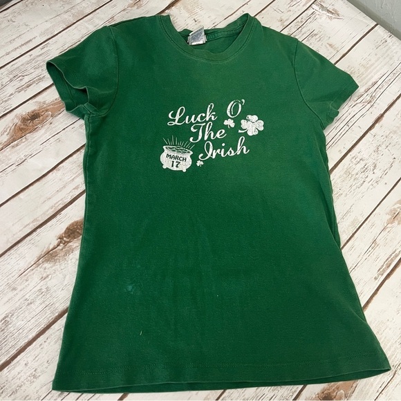 Old Navy St Patrick’s Day T Shirt Vintage size medium luck if the Irish - Picture 2 of 8